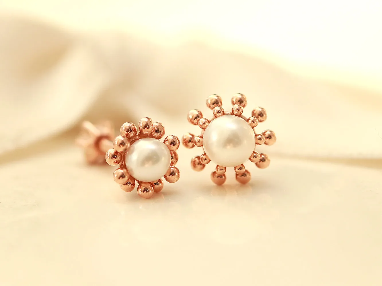 14K 18K Solid Gold Fresh Water Pearl Flower Helix Tragus Cartilage Conch Barbell Piercing Earring