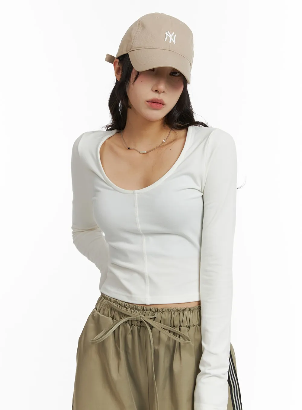 Slim Fit U-Neck Cropped Tee CJ418