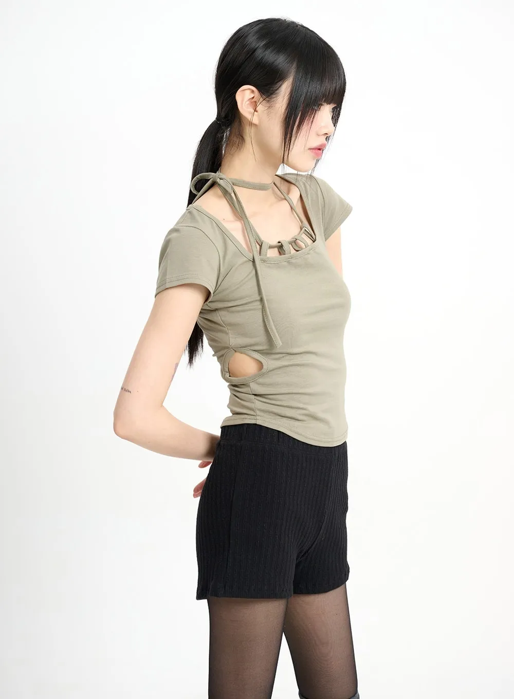 Strap Cut Out Cropped Tee CM415